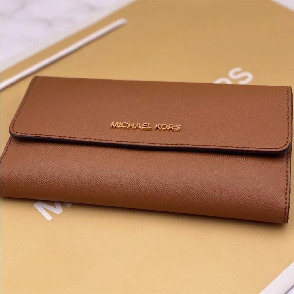 Michael Kors Trifold Wallet Luggage - Picture 8 of 9